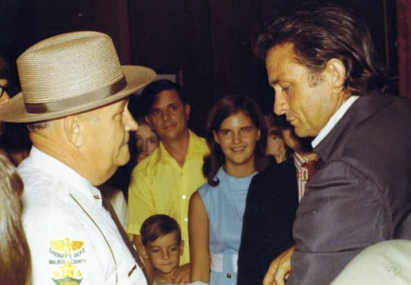 Sheriff Ralph Jones & Johnny Cash in 1970