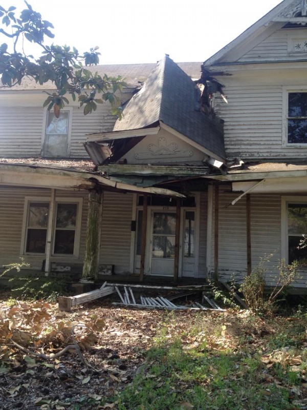 210 Villanow Street / Deteriorating Abandoned House