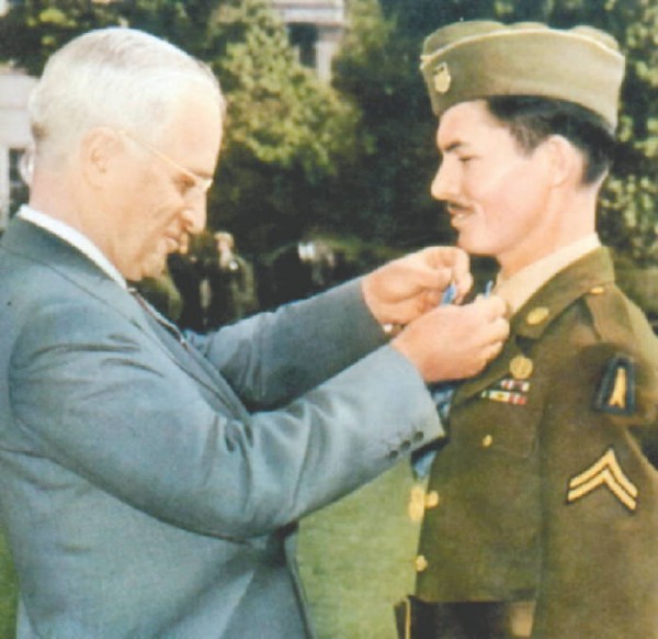 Desmond Doss receives the Congressional Medal of Honor from President Harry S. Truman / Times Free Press