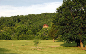 Golf Course Silo / Rachel Pennington Flickr